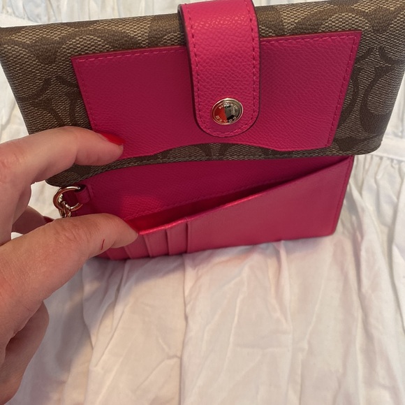 Signature Brown Coach w Pink Wristlet - Picture 5 of 6